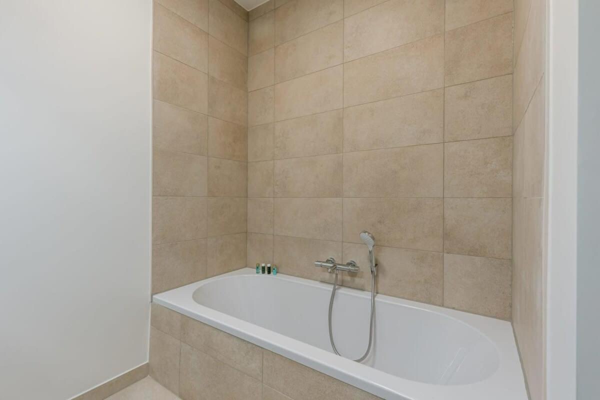 Huswell - Apartment With Terrace Close To The Sea Ostende Exterior foto